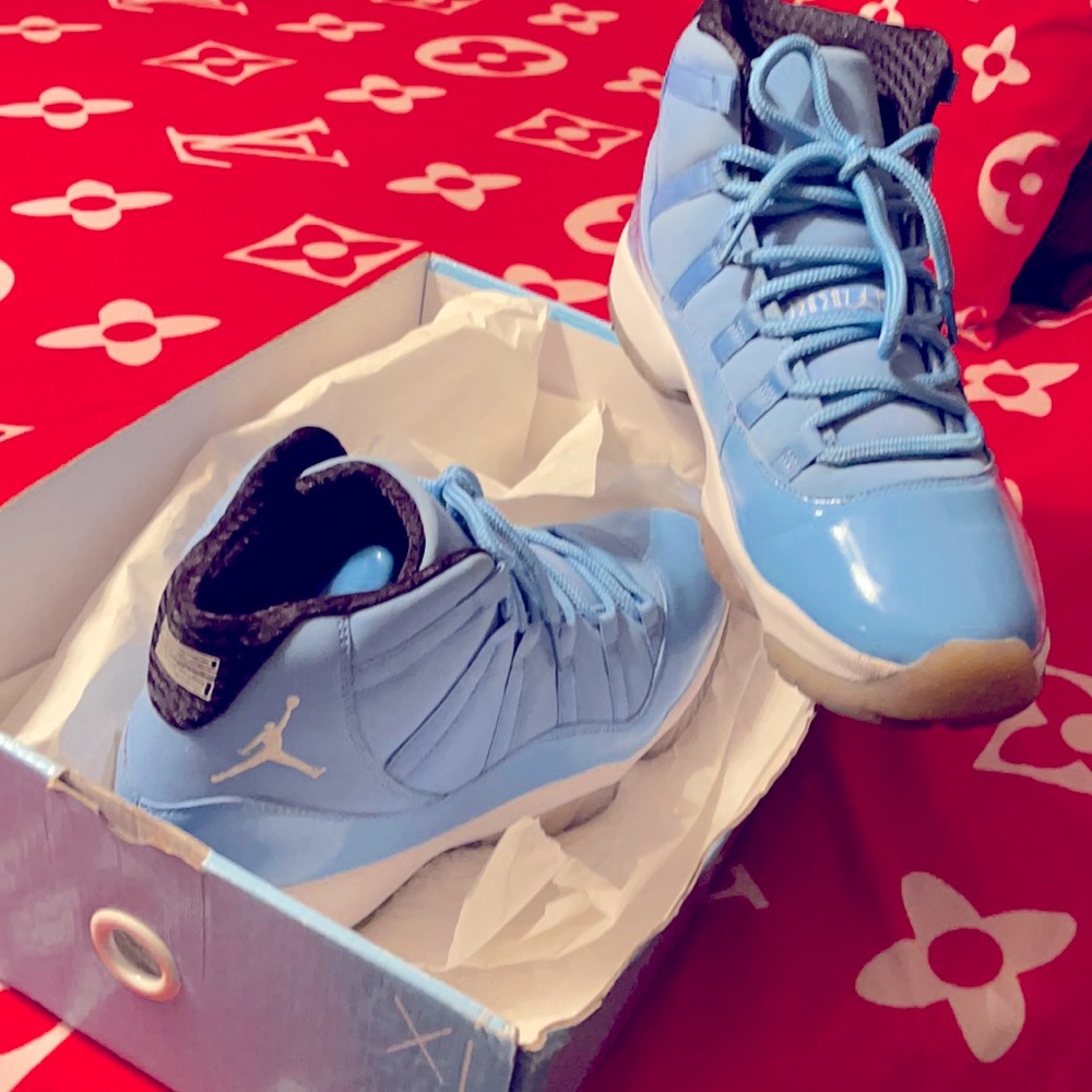 Jordan 11 Retro Pantone